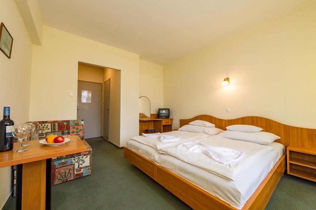 Hotel Nostra Шіофок Екстер'єр фото