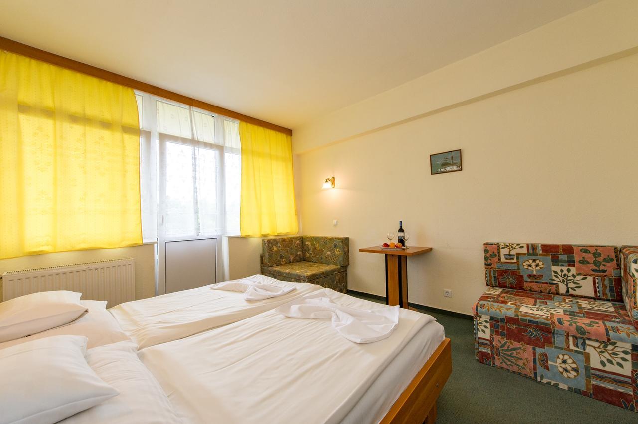 Hotel Nostra Шіофок Екстер'єр фото